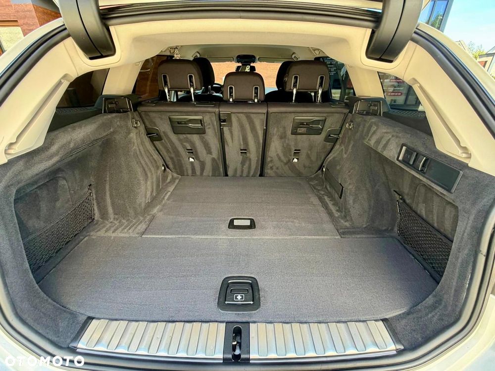 BMW Seria 3 318d M Sport Shadow - 36