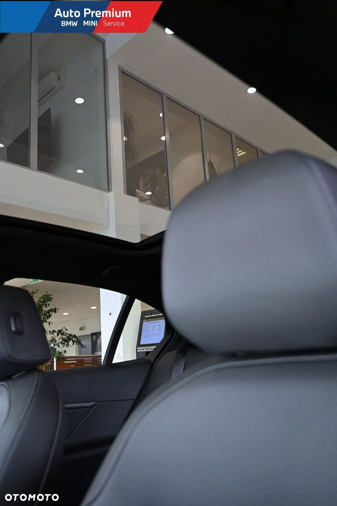 BMW Seria 5 520d xDrive mHEV - 16