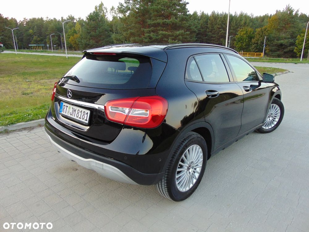 Mercedes-Benz GLA 180 UrbanStyle Edition - 34