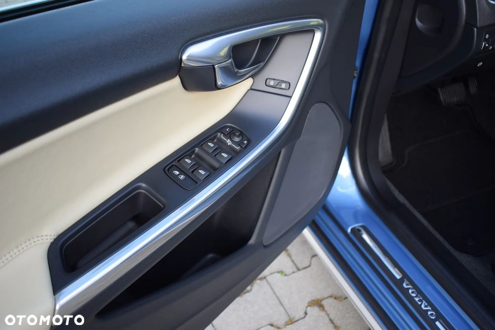 Volvo V60 D4 Geartronic Summum - 19