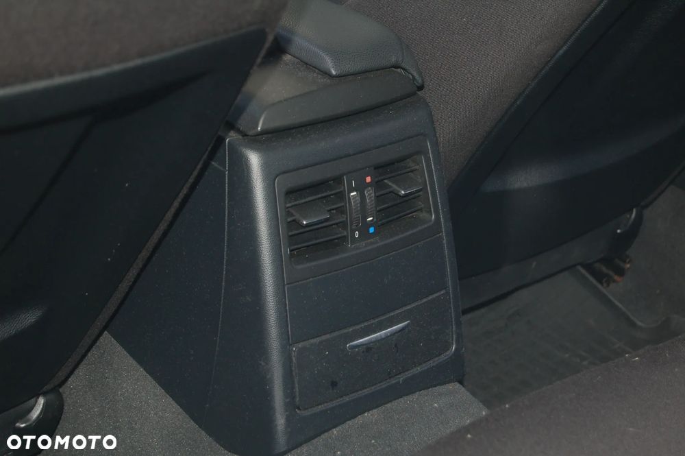 BMW Seria 3 320i - 29