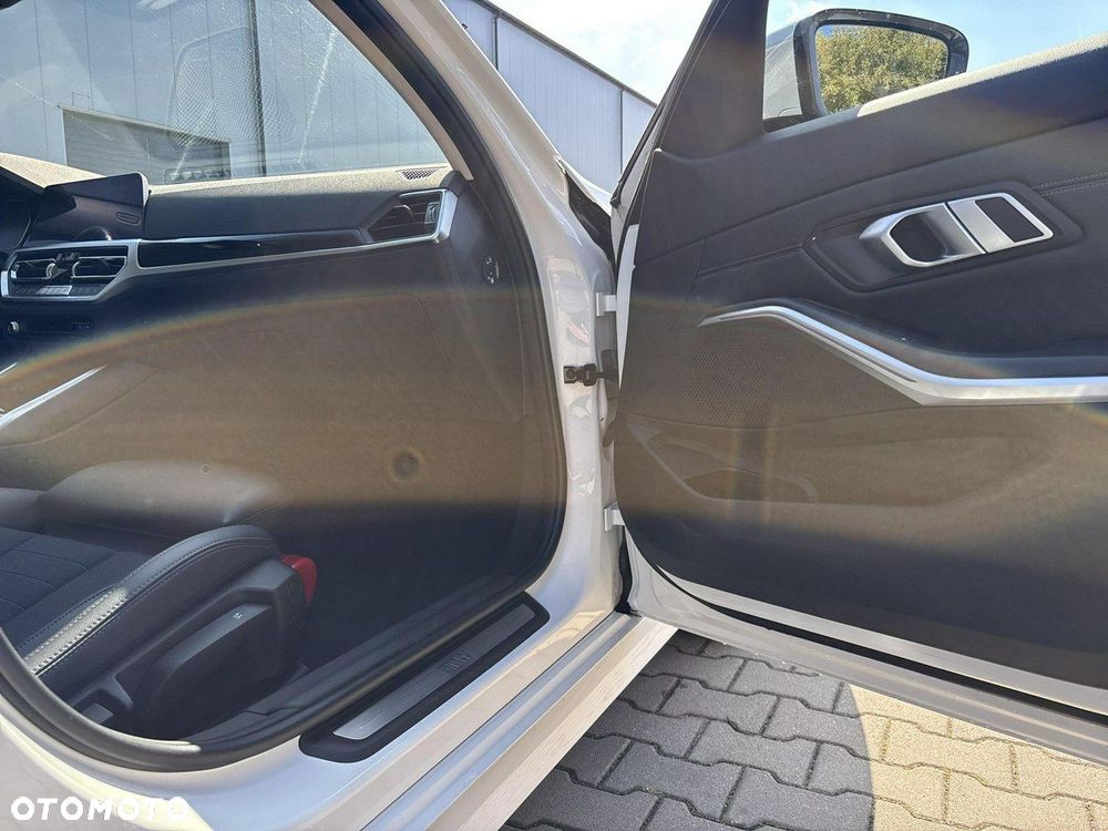 BMW Seria 3 318i Sport Line - 17