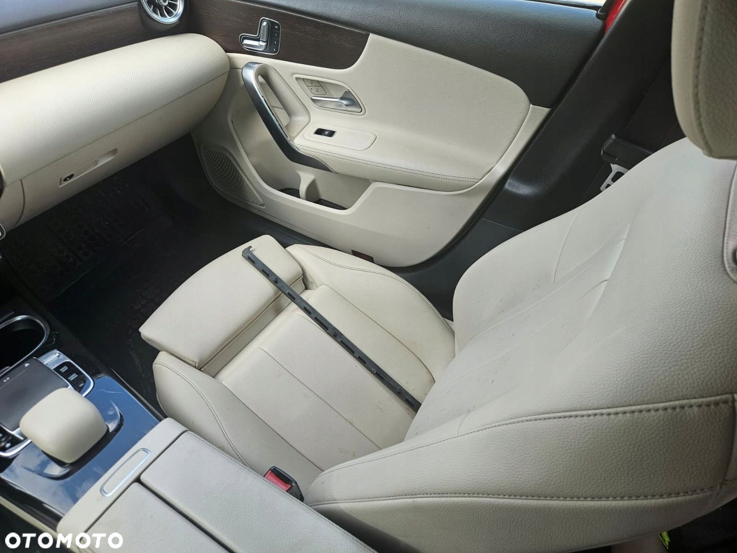 Mercedes- KL-A W177 2018/07- FOTELE KANAPA SKÓRA JASNA KOMPLET - 2