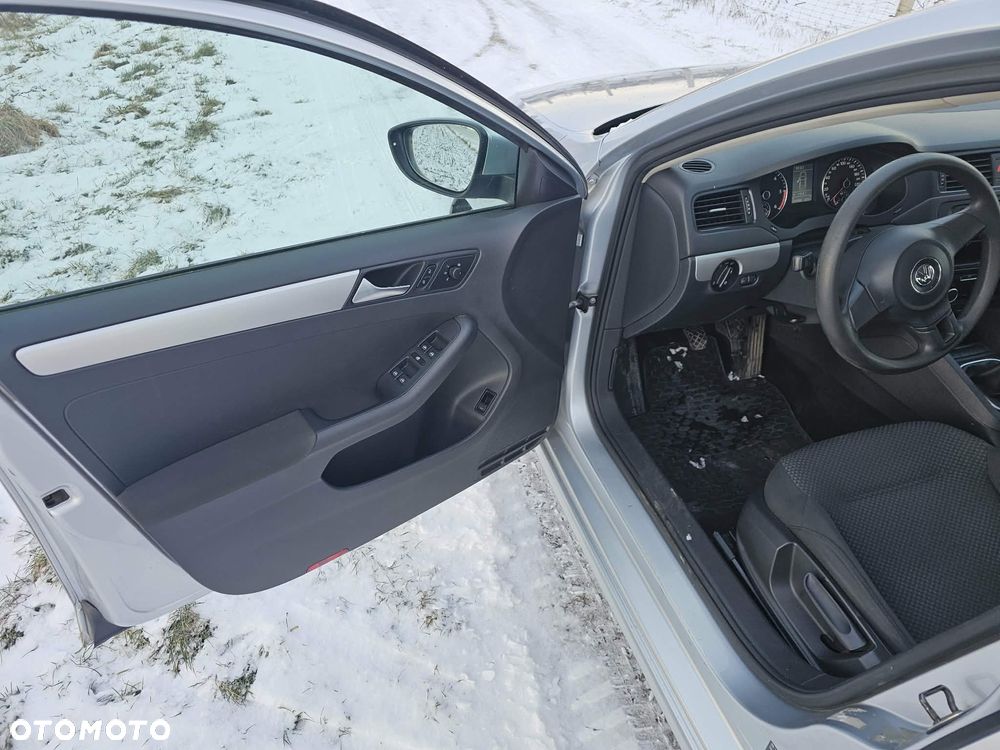 Volkswagen Jetta 1.6 TDI Trendline - 15