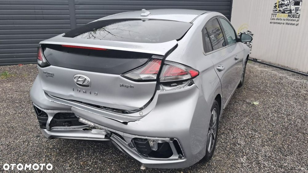 Hyundai IONIQ - 16