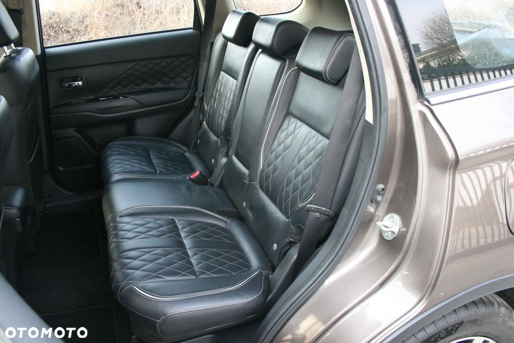 Mitsubishi Outlander - 16