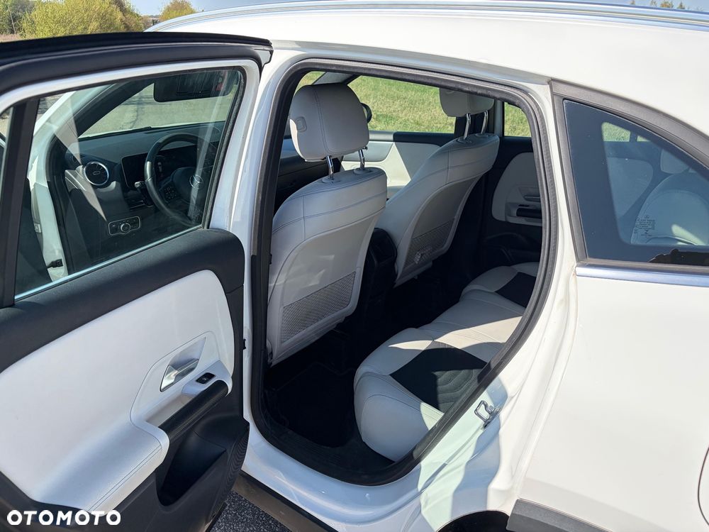 Mercedes-Benz GLA 200 - 4