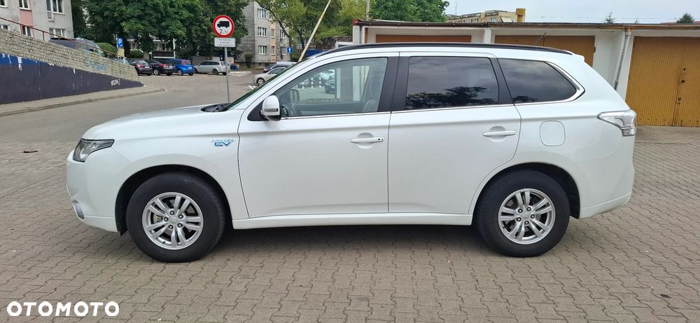 Mitsubishi Outlander Instyle NAVI + - 5