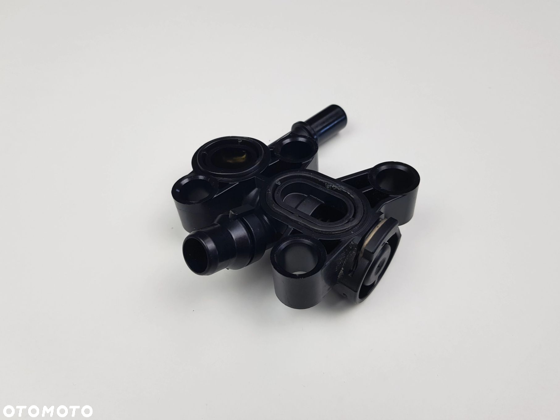 Termostat chłodnicy oleju BMW F20 F30 F32 G20 G30 B47 2.0d 70564516 - 5