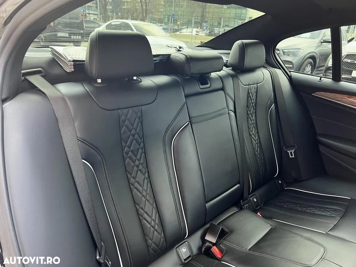 BMW Seria 5 540i xDrive AT - 24