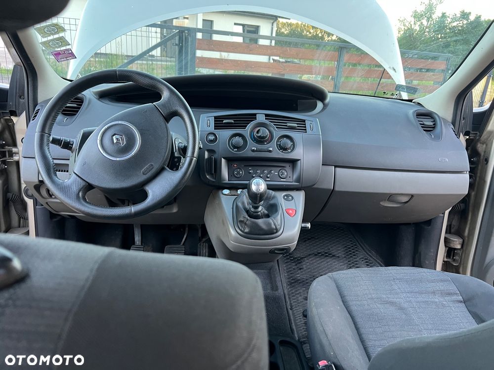 Renault Scenic 1.6 16V Infinity - 10