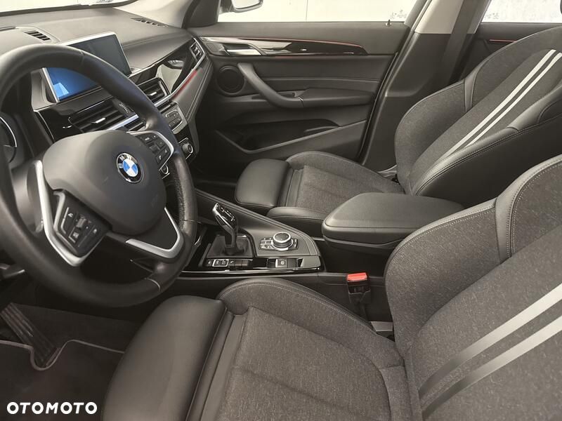 BMW X1 sDrive18i - 11