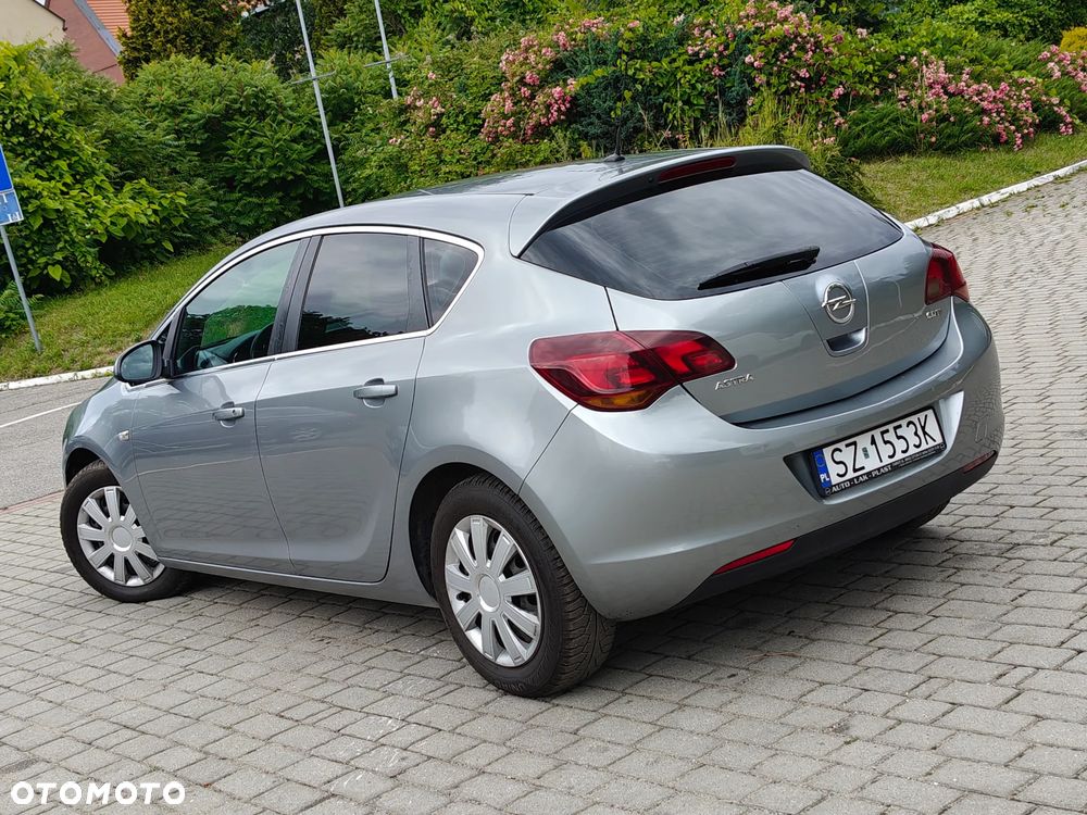 Opel Astra 1.7 CDTI DPF Sport - 2