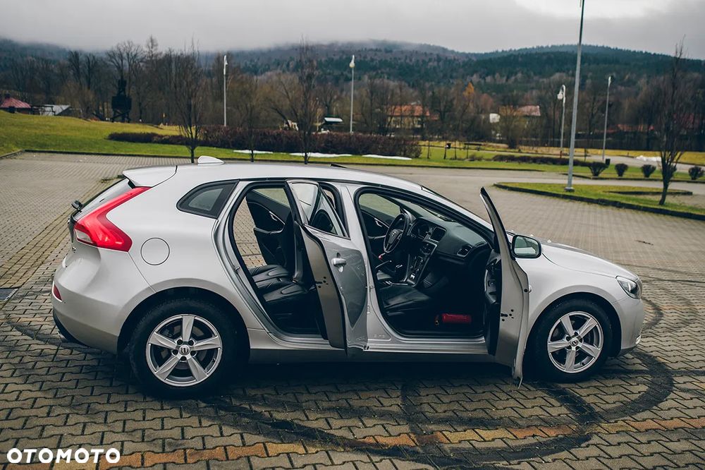 Volvo V40 D2 Drive-E Momentum - 16