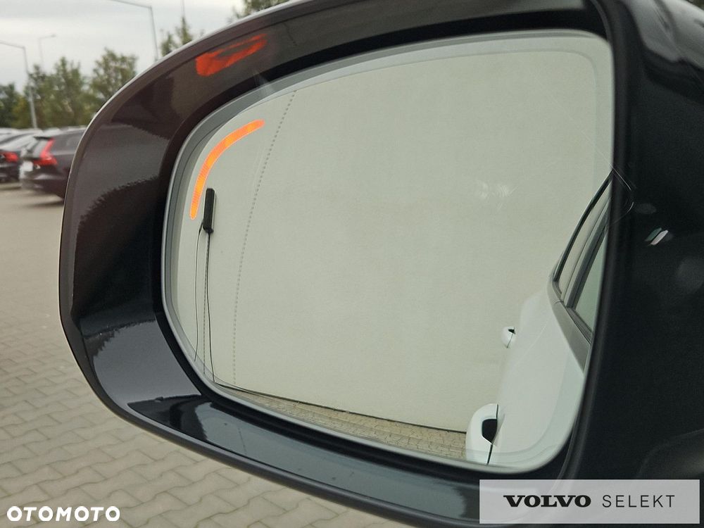 Volvo XC 60 T8 AWD Plug-in Hybrid Plus Dark - 32