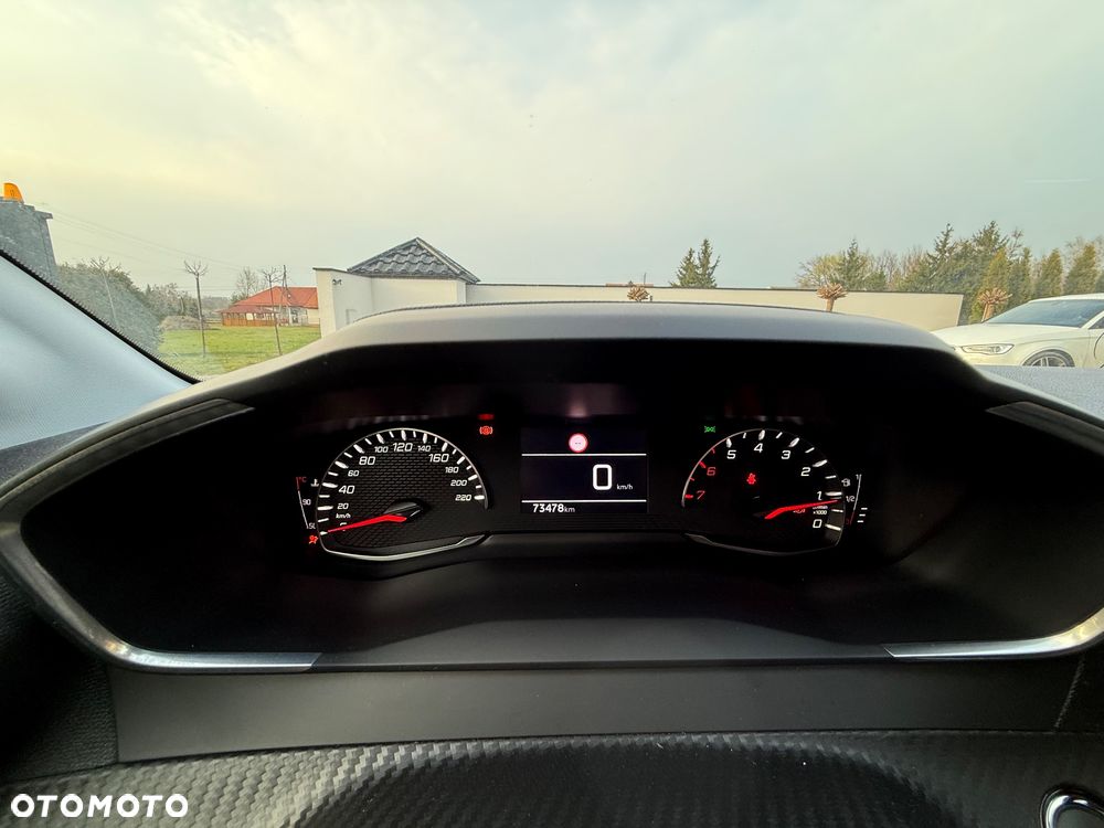 Peugeot 208 PureTech 100 Allure - 24