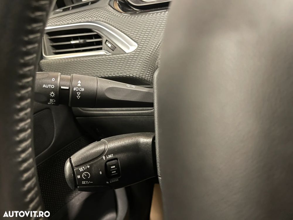Peugeot 2008 1.5 BlueHDI FAP Allure - 19