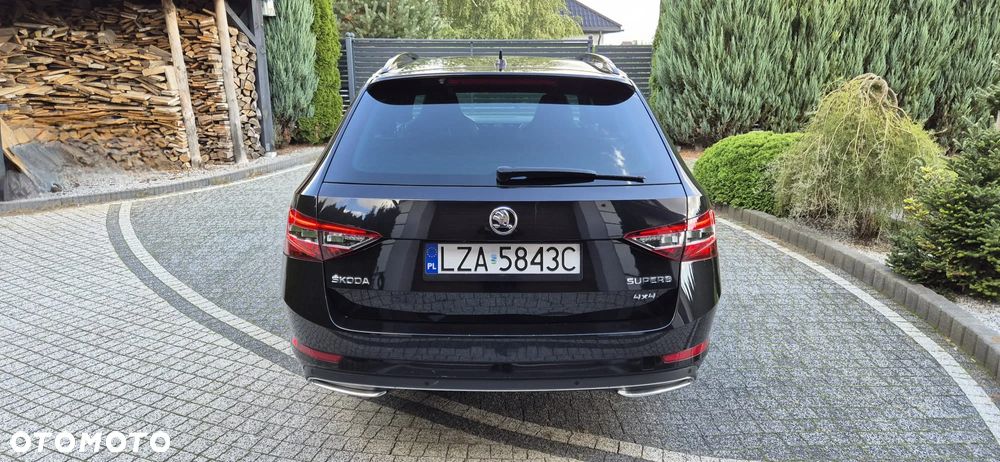Skoda Superb Combi 2.0 TDI 4x4 DSG SportLine - 4