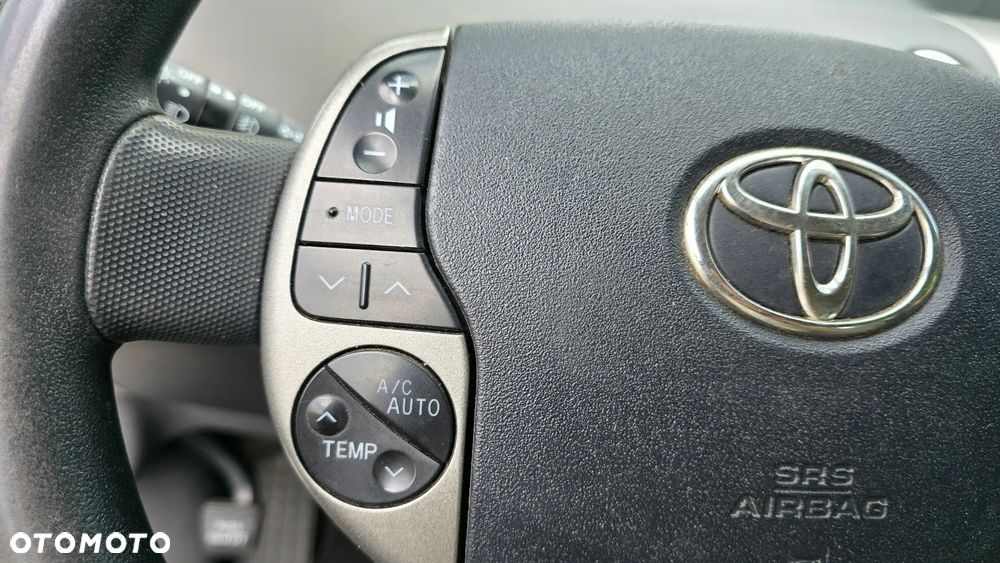 Toyota Prius ver--hybrid-executive - 12