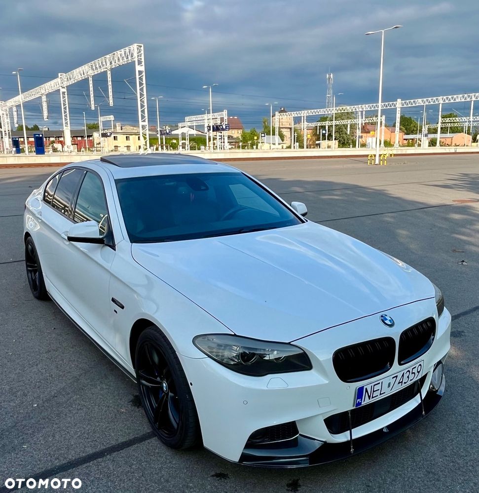 BMW Seria 5 550i xDrive Sport-Aut - 3