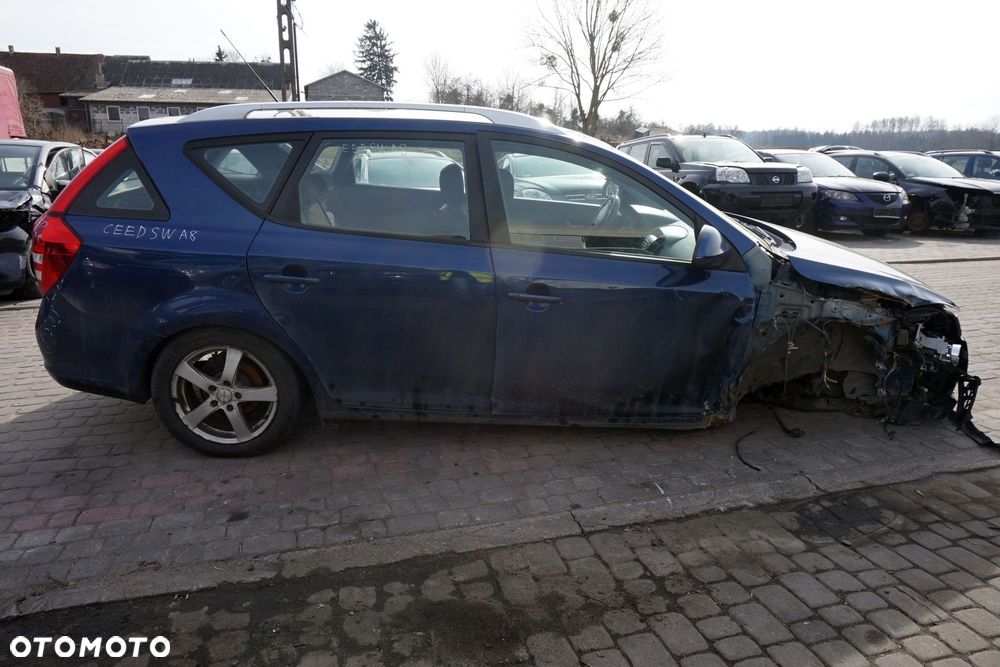 KIA CEED I KOMBI 2008 A8 1.6 CRDI D4FB 90KM S717 GRANATOWY na części - 6