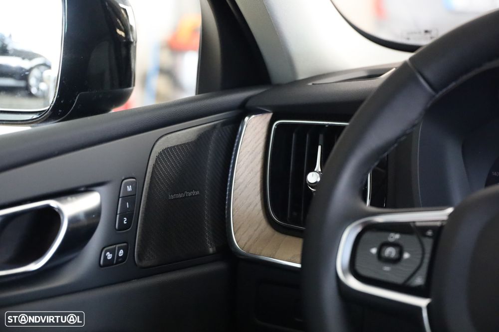 Volvo XC 60 2.0 T6 PHEV Plus Dark AWD - 35