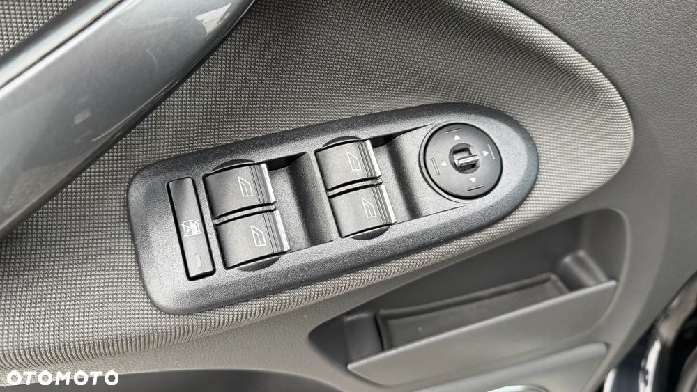 Ford Kuga 2.0 TDCi 2x4 Titanium - 30