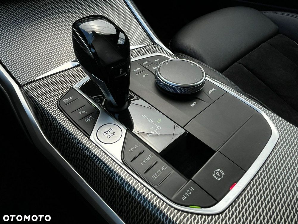 BMW Seria 3 330e xDrive M Sport - 26