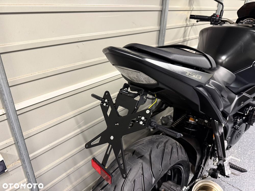 Suzuki GSR - 4