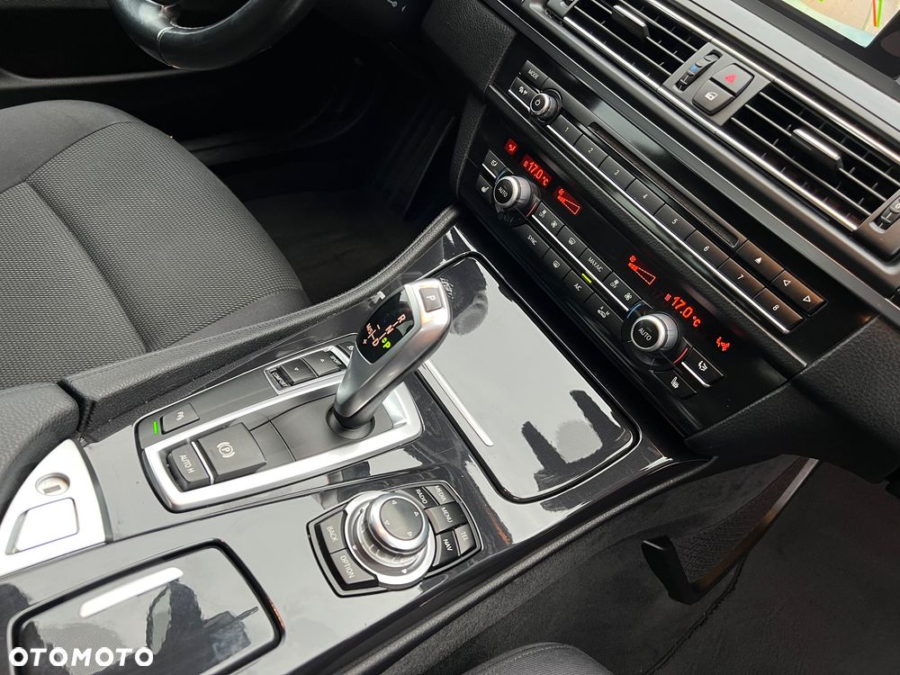 BMW Seria 5 525d Sport-Aut Modern Line - 34