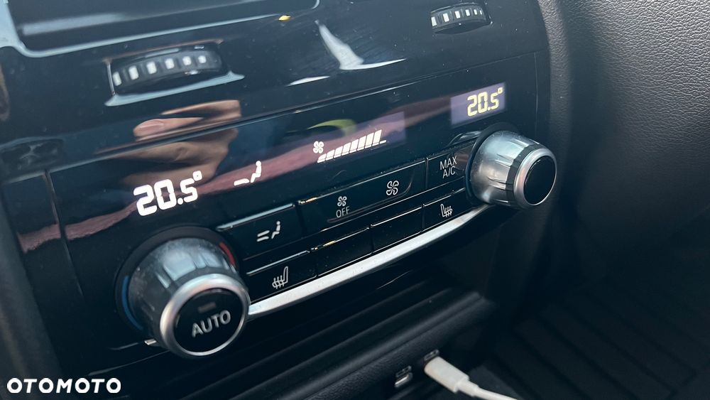 BMW Seria 5 520d xDrive M Sport Edition - 11