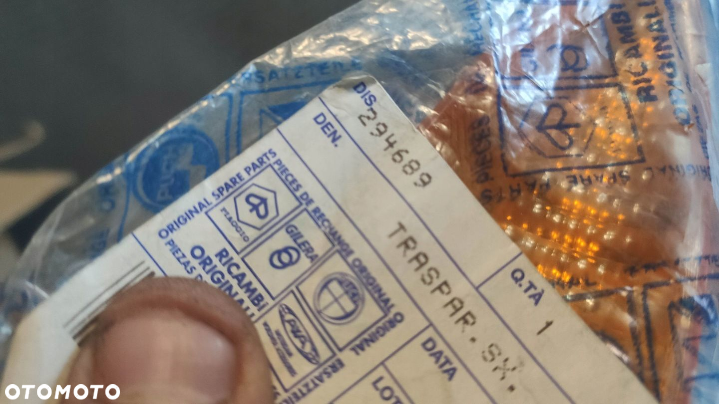 EU KIERUNKOWSKAZ LEWY TYŁ SZKŁO PIAGGIO NRG 50 MC2 - 2