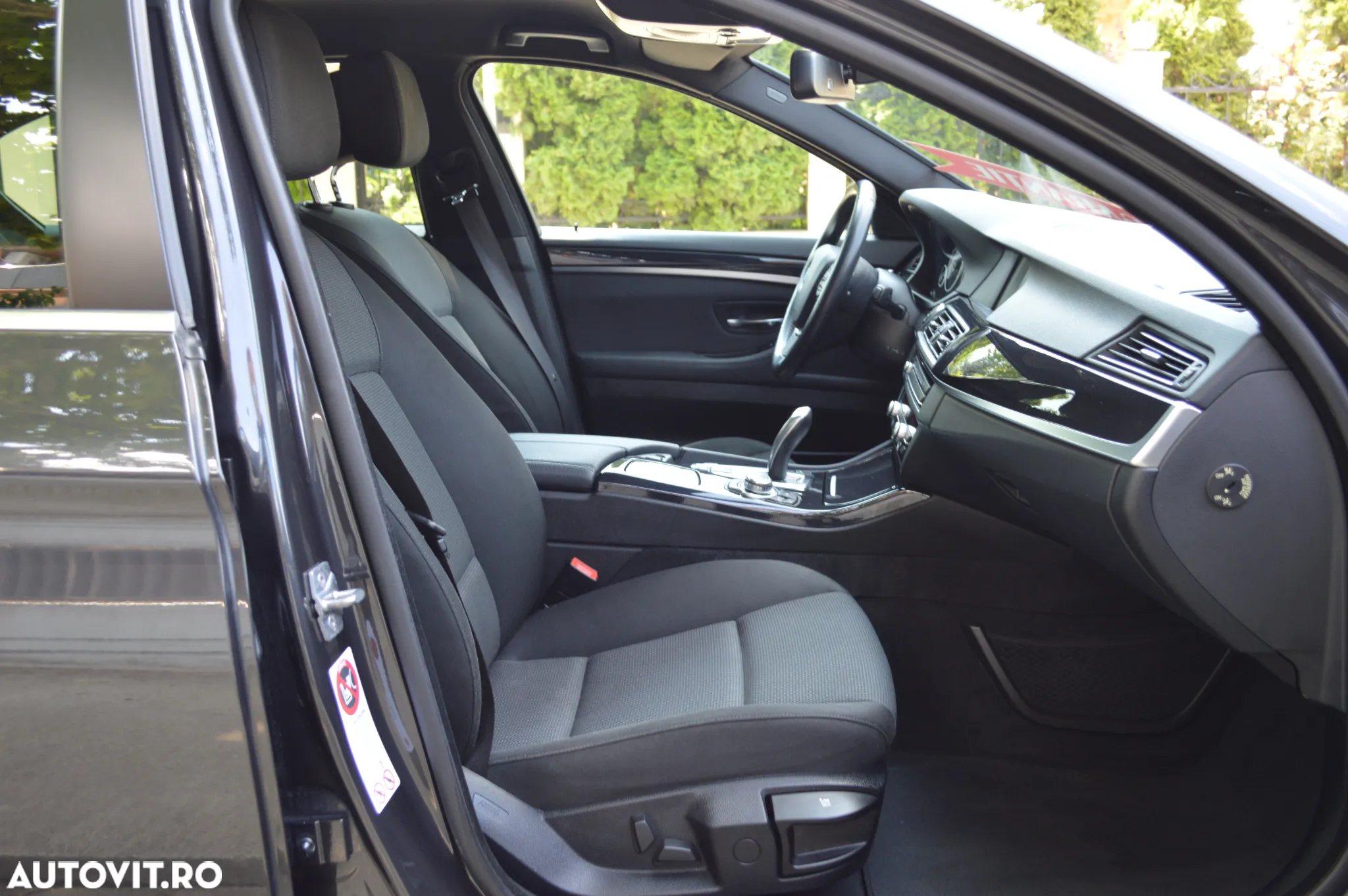 BMW Seria 5 520d Aut. - 24