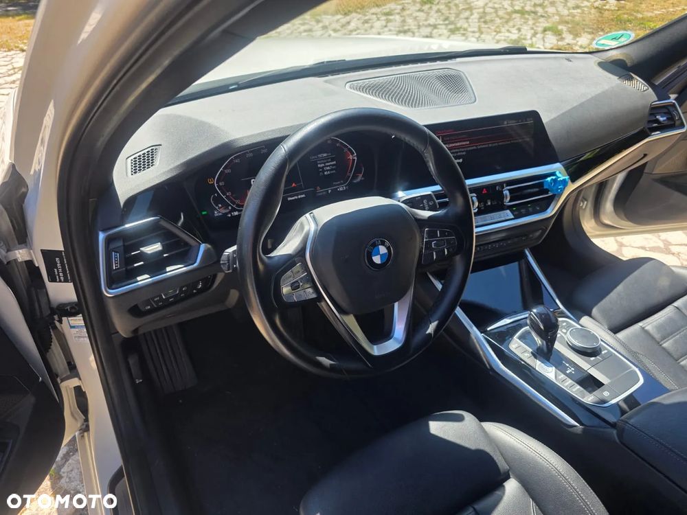 BMW Seria 3 320d Touring - 12