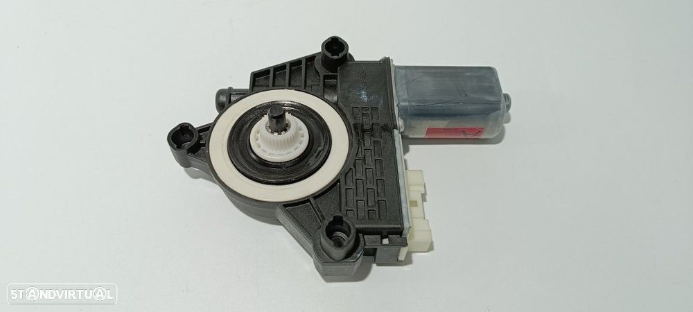 MOTOR ELEVADOR FRENTE DIREITO BMW SERIE 1 LIM. (F40) 116D - 4