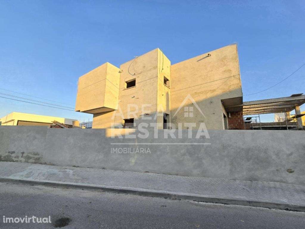 Moradia Gemin. T4 c/Pérgula, Pinhal General - Fernão Ferro - Grande imagem: 3/29