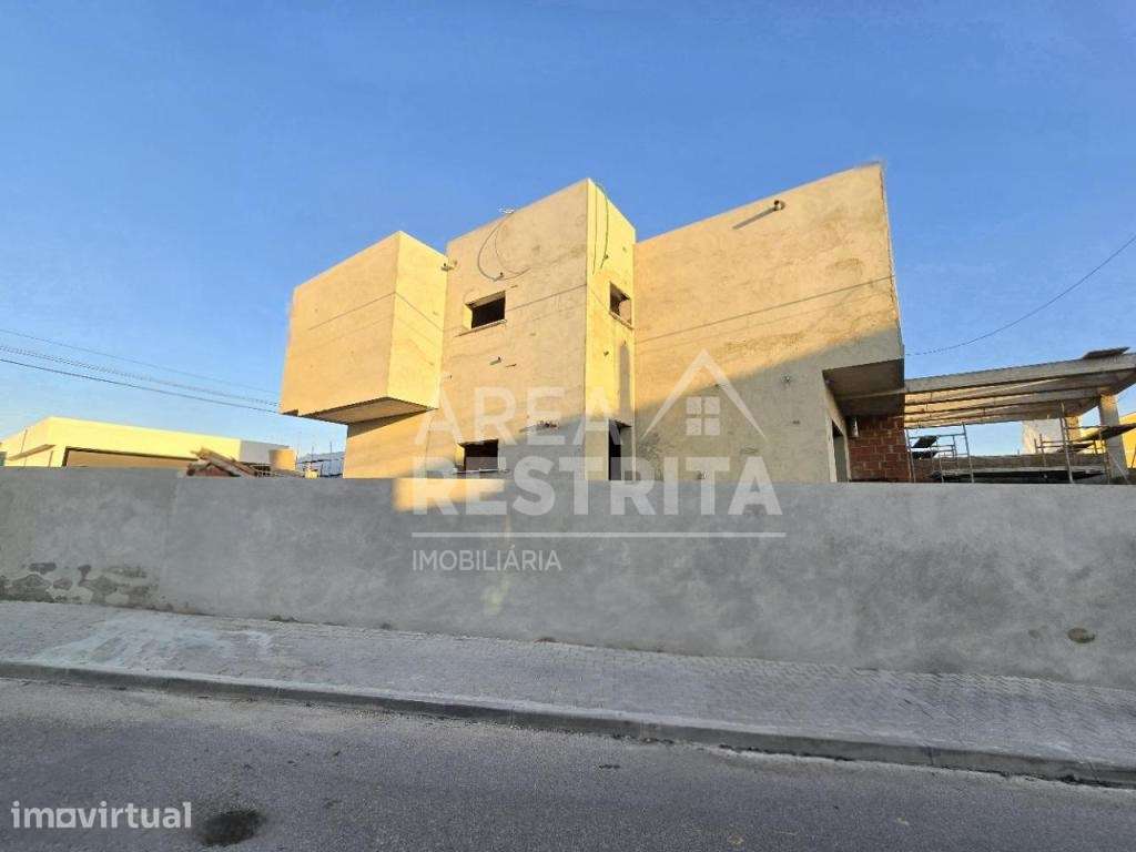 Moradia Gemin. T4 c/Pérgula, Pinhal General - Fernão Ferro - Grande imagem: 3/29