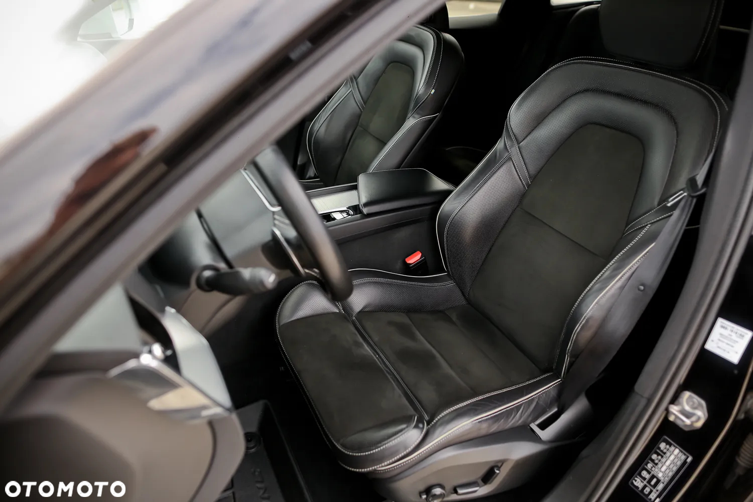 Volvo XC 60 D4 SCR AWD R-Design - 20