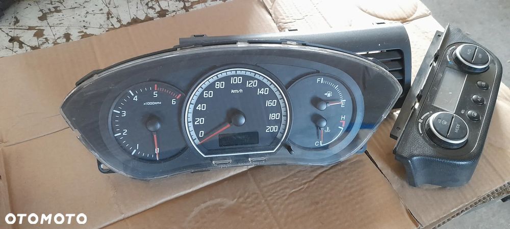 kratka środkowa nawiewu SUZUKI SWIFT IV MK6 - 2