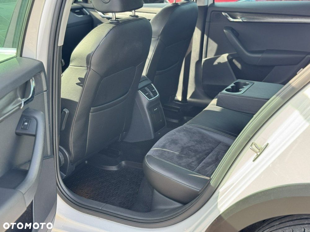 Skoda Octavia Combi 2.0 TDI 4x4 DSG Scout - 33