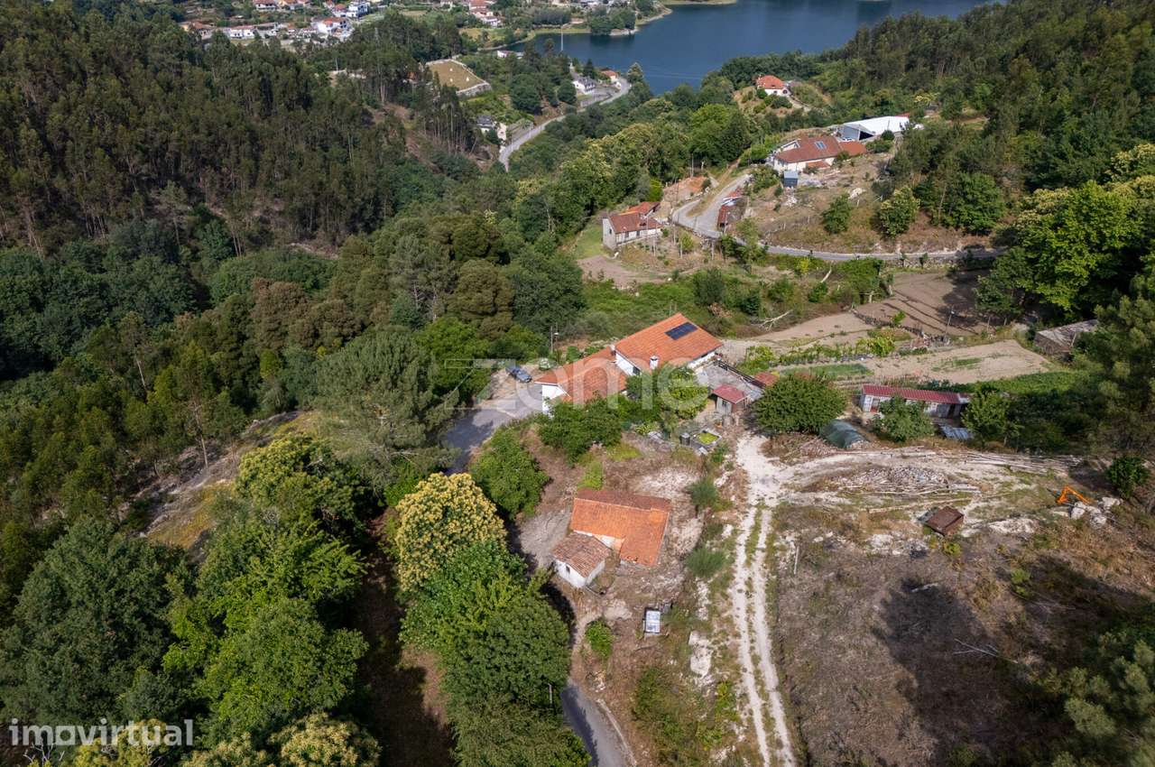 Moradia em Pedra para Restauro com Vista para o Rio do Ermal – Viei... - Grande imagem: 3/12