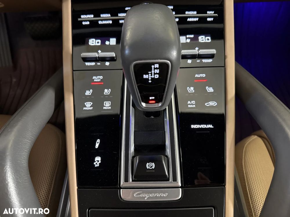 Porsche Cayenne - 18