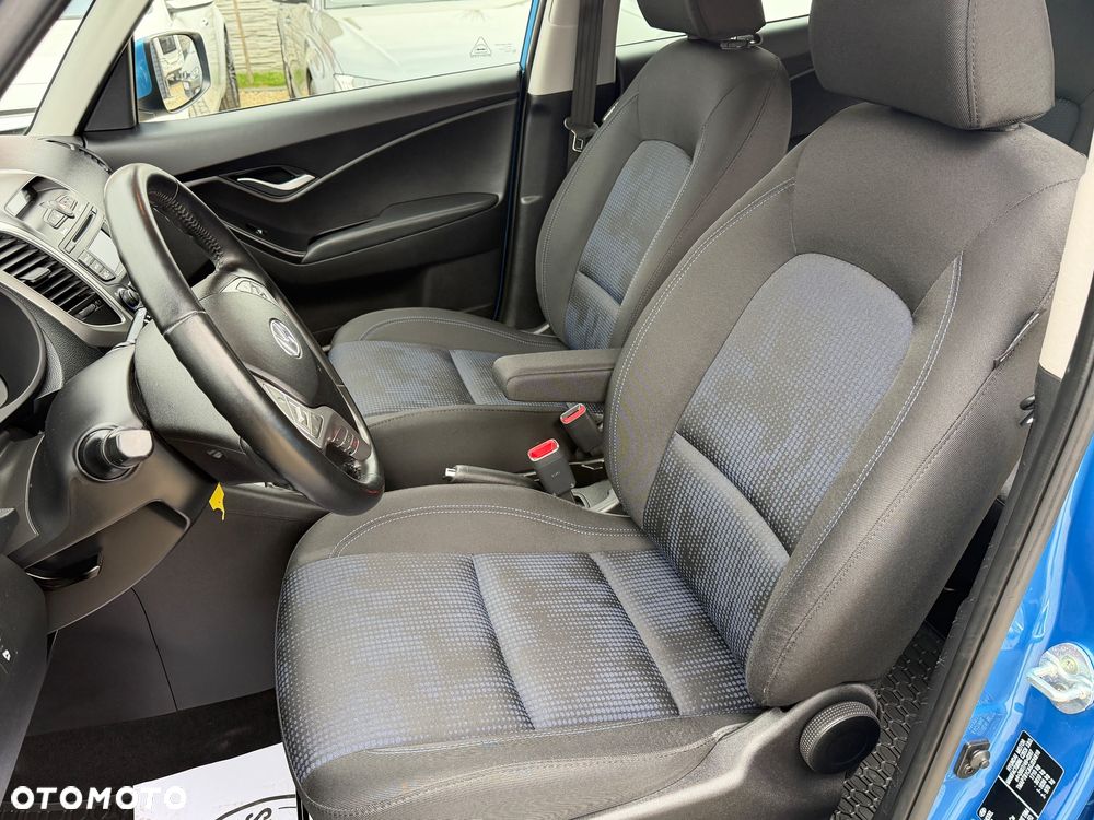 Hyundai ix20 1.4 blue - 16