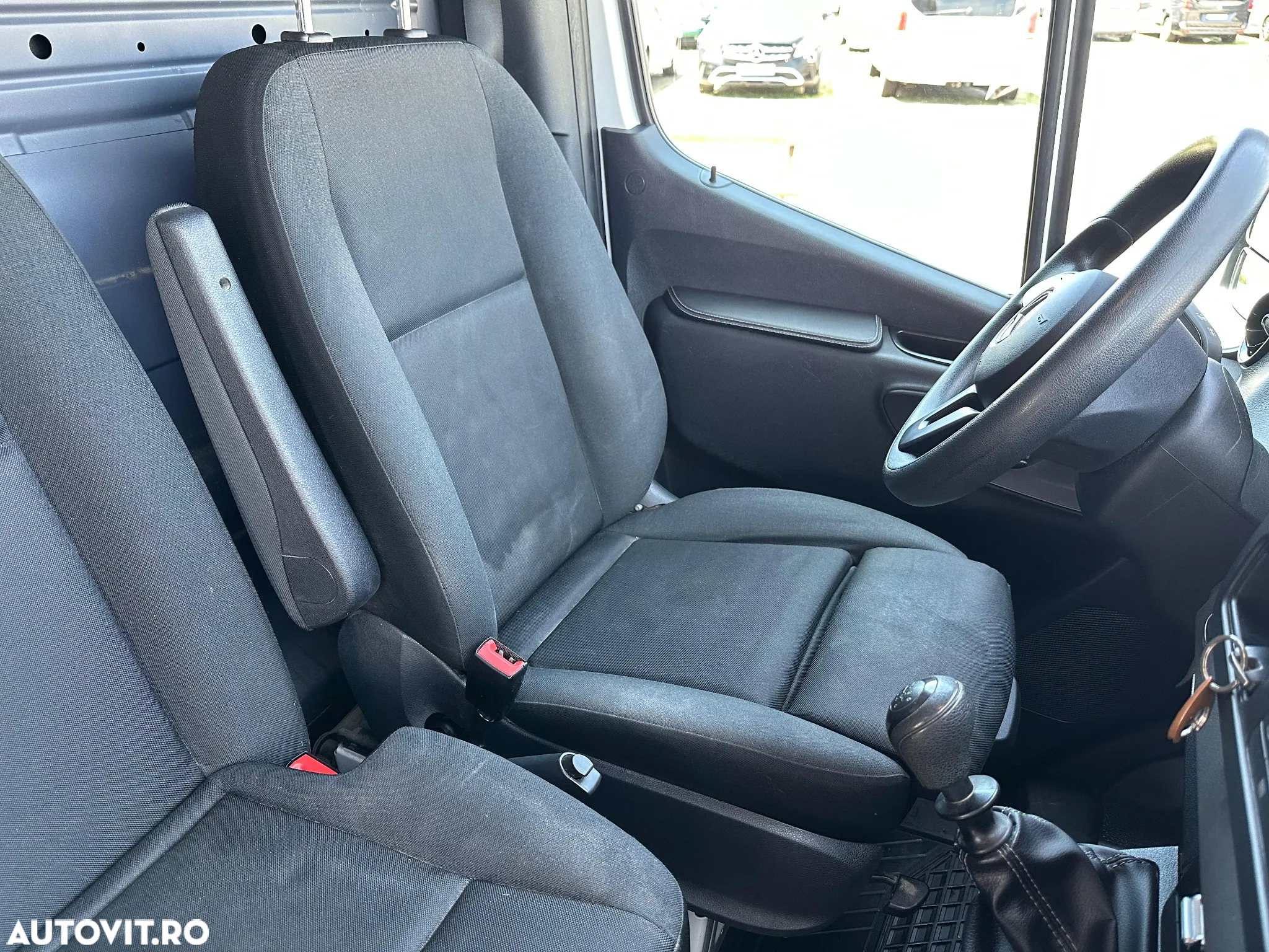Mercedes-Benz Sprinter - 12