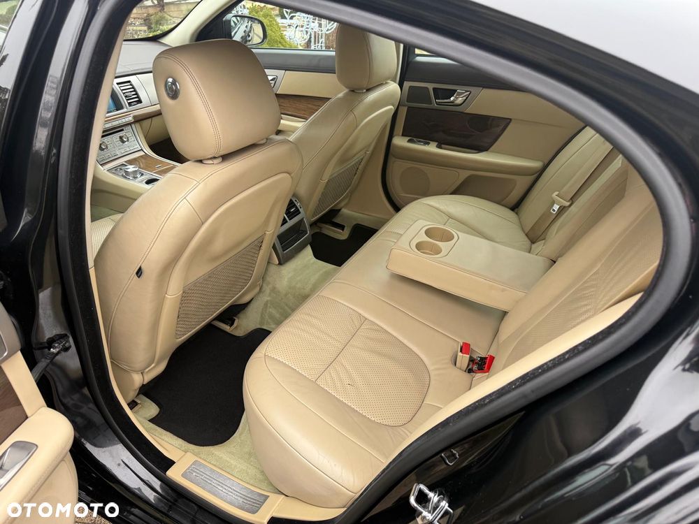 Jaguar XF 3.0 V6 S - 13