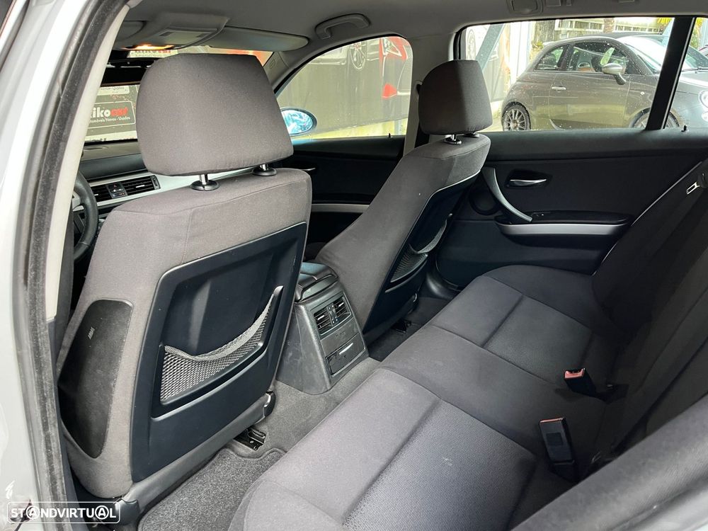 BMW 320 d EfficientDynamics - 34