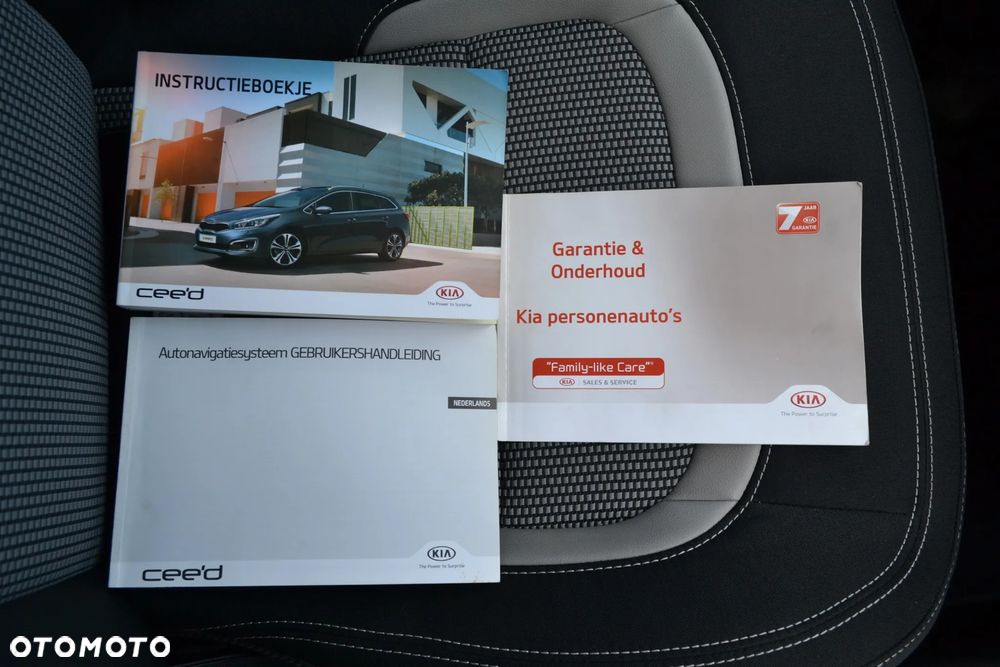 Kia Ceed 1.6 GDI Dream Team Edition - 22