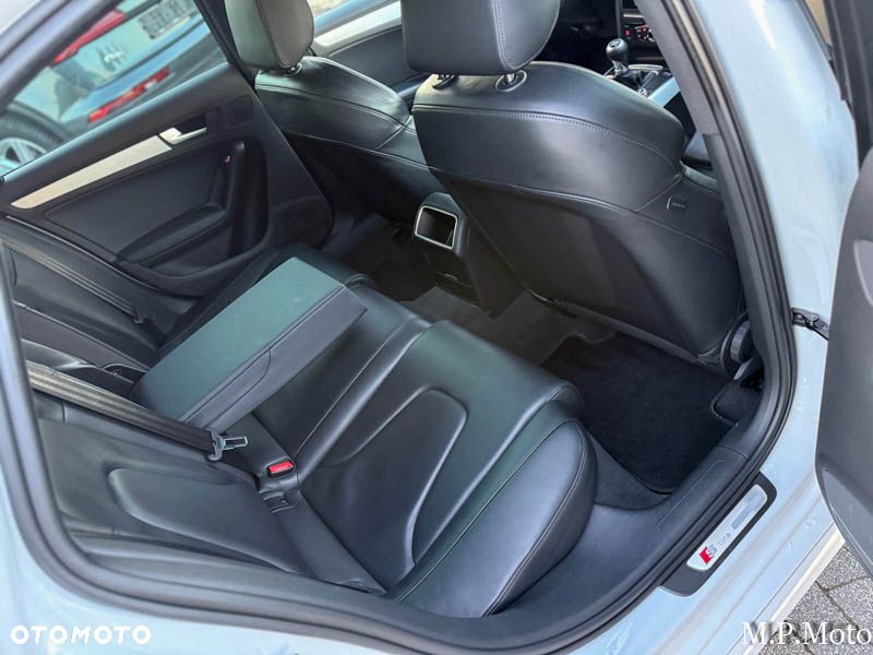 Audi A4 Limousine - 17