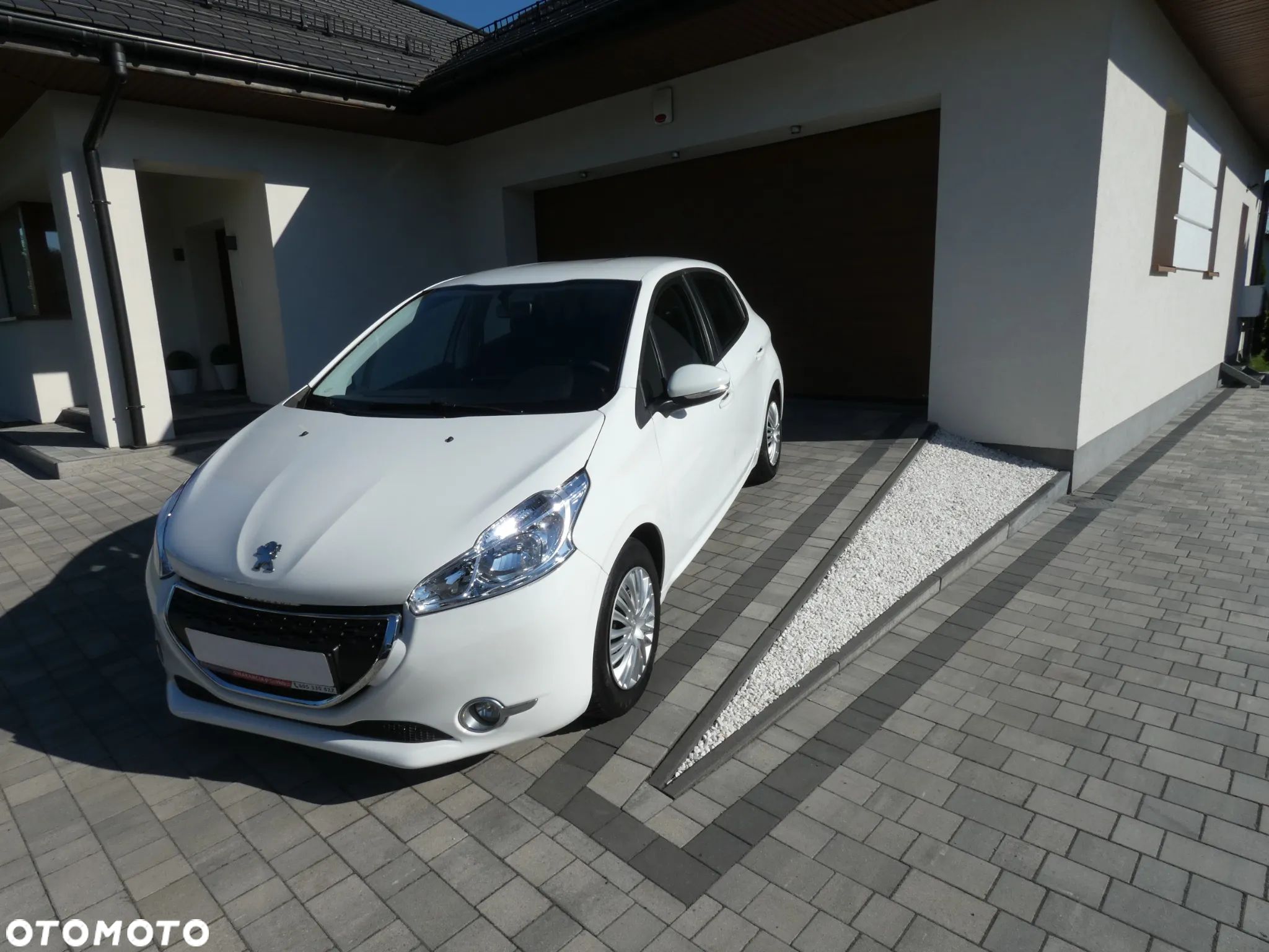 Peugeot 208 - 1