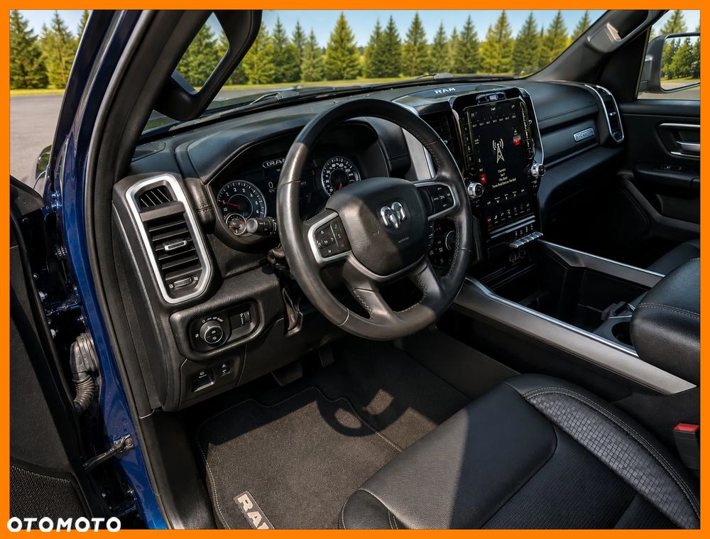 RAM 1500 Crew Cab Shortbed Bighorn - 11
